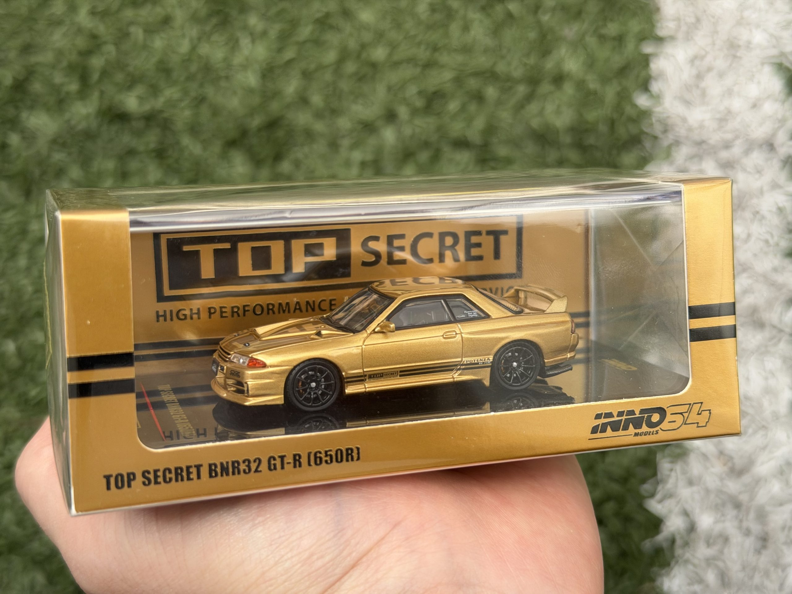 INNO64 1/64 TOP SECRET BNR32 GT-R (650R) Gold - Imagen 2
