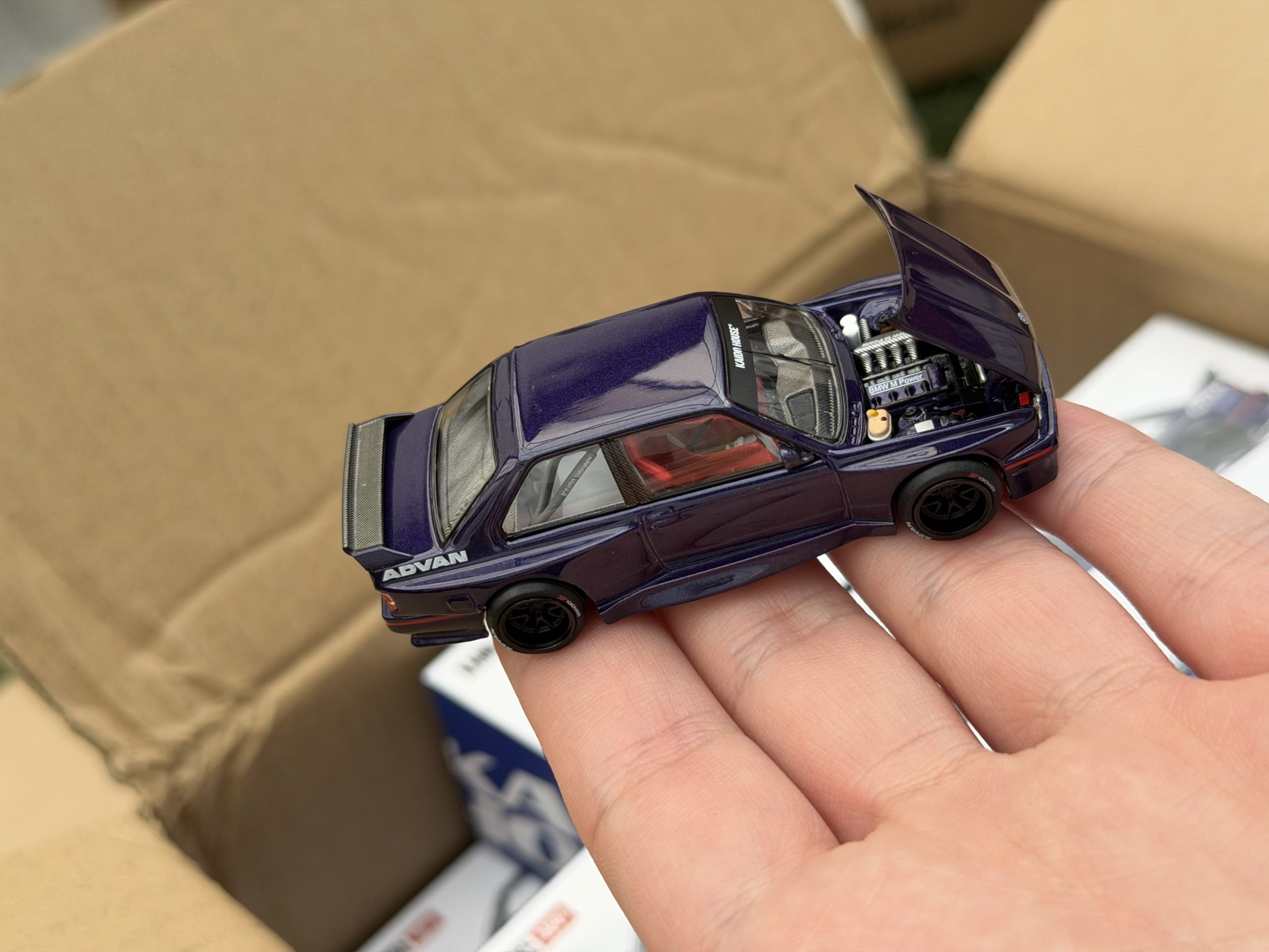 Kaido House x Mini GT 1:64 BMW M3 Kaido GT V2- Purple - Imagen 5