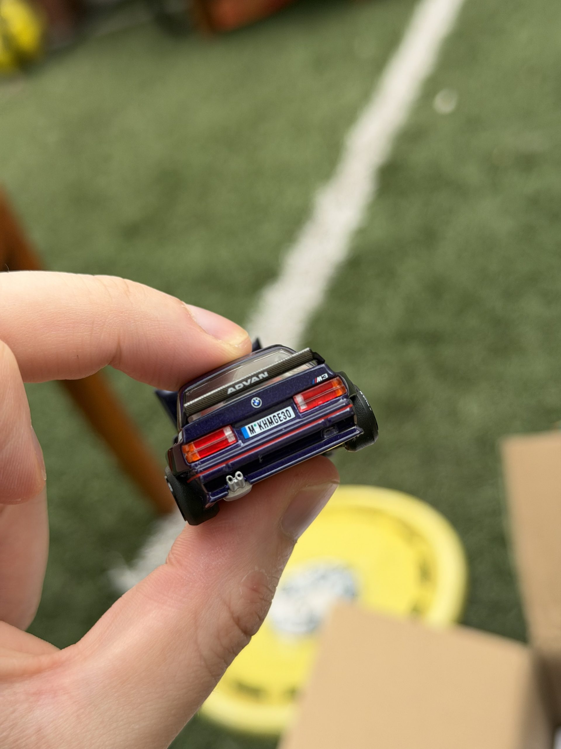 Kaido House x Mini GT 1:64 BMW M3 Kaido GT V2- Purple - Imagen 4