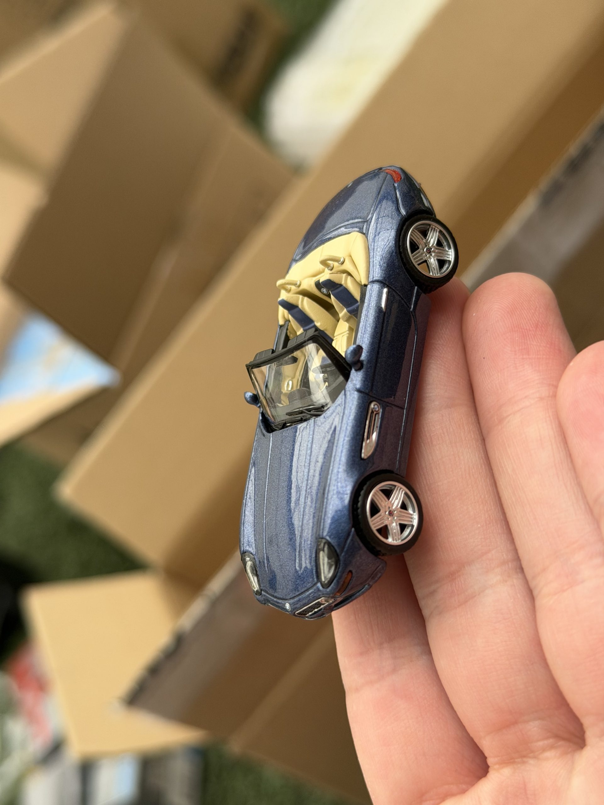 Mini GT 1:64 BMW Z8 Alpina – Alpine Blue - Imagen 6