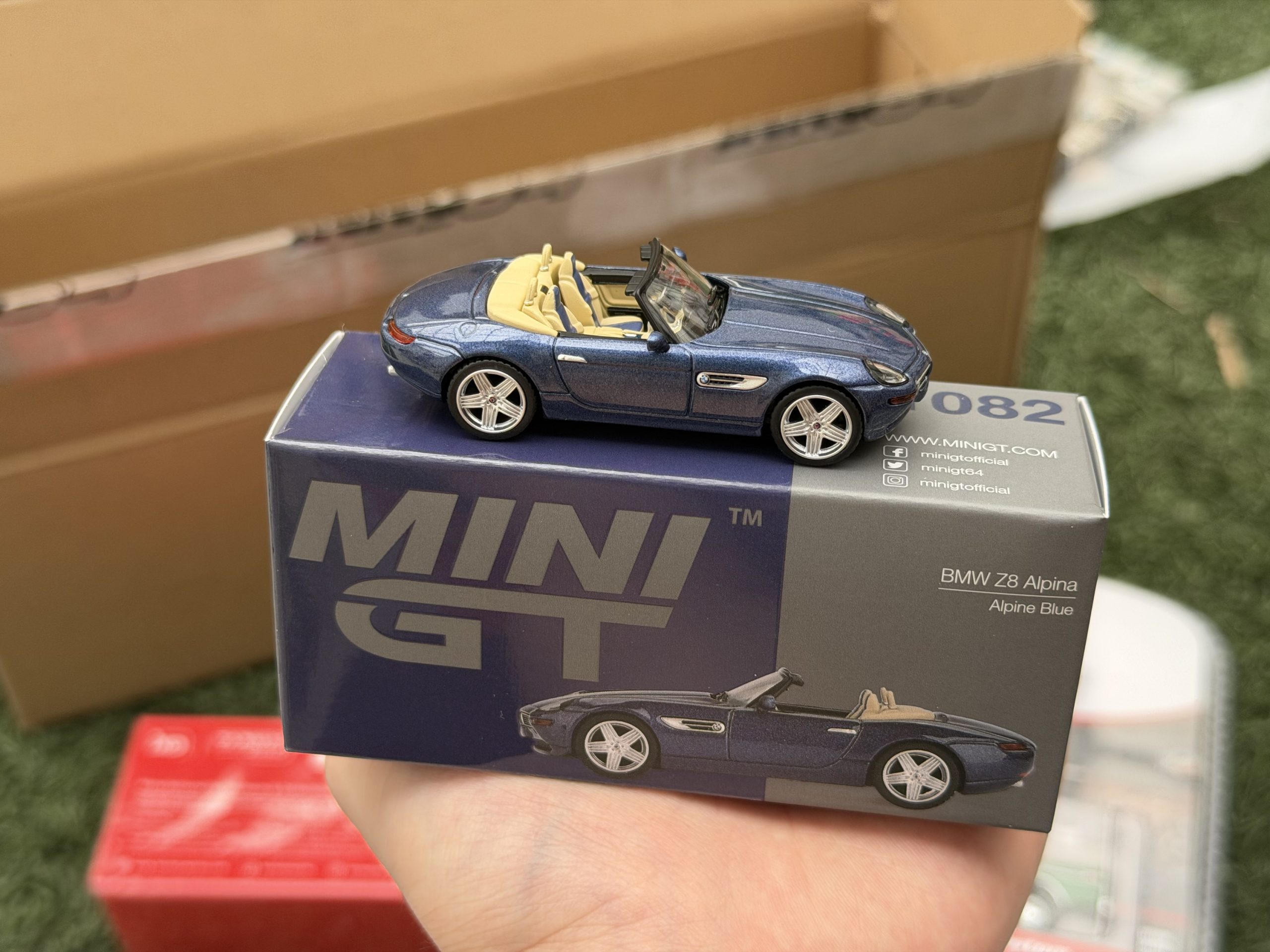 Mini GT 1:64 BMW Z8 Alpina – Alpine Blue