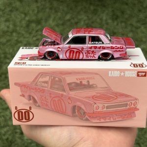 Kaido House x Mini GT 1:64 Datsun 510 Pro Street Buta V1 – Pink