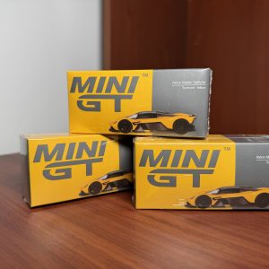 Mini GT 1:64 Aston Martin Valkyrie Sunburst Yellow #744 Amarillo