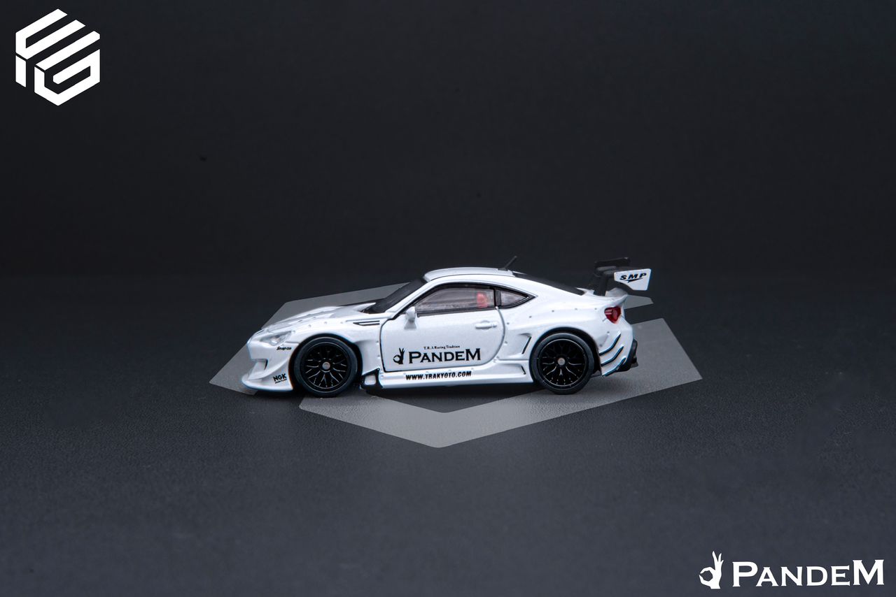 *PREORDEN* FG 1/64 Subaru Pandem BRZ Blanco con puertas móviles - Imagen 5