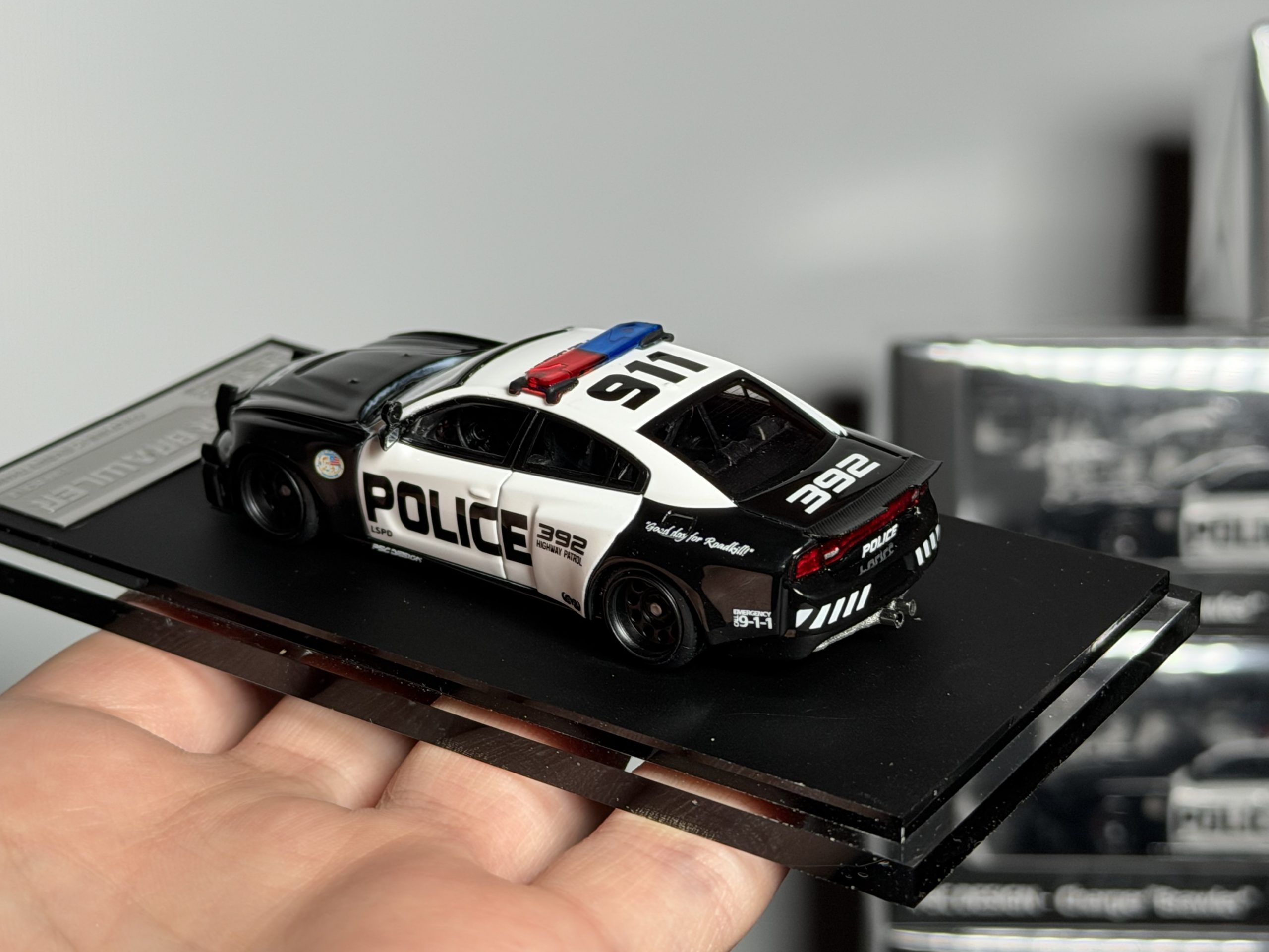 TimeMicro × PSC DESIGN 1:64 Warhorse "Brawler" Charger LSPD Police Car Simulation - Imagen 4