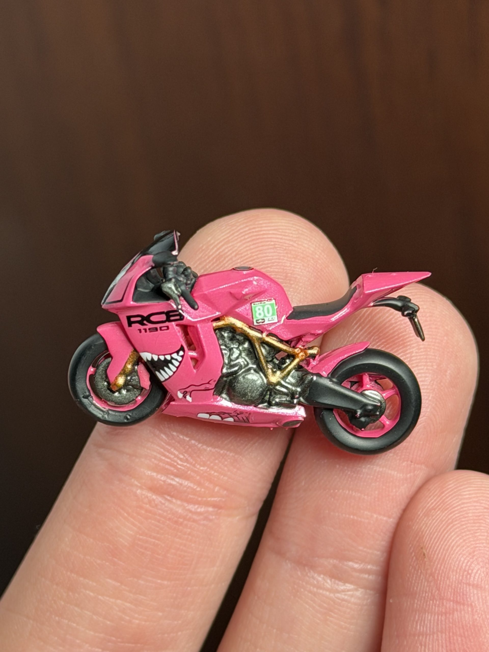 Moreart 1:64 KTM1190 Pink Tyrannosaurus Roxy - Imagen 4