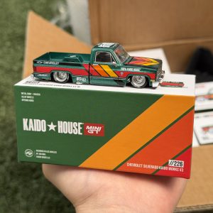 Kaido House x Mini GT 1:64 Chevrolet Silverado KAIDO WORKS V3 -Dark Green