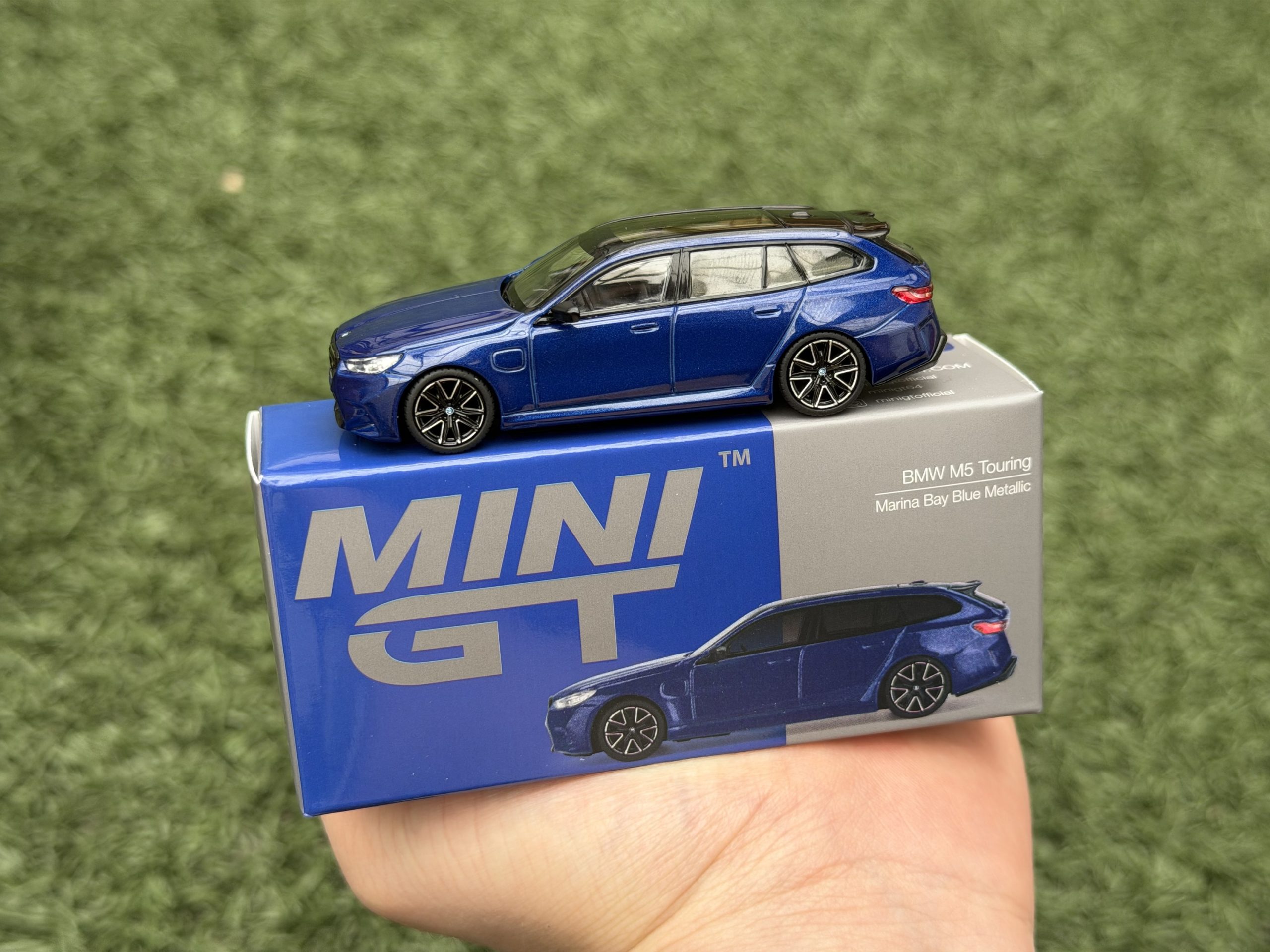 Mini GT 1:64 BMW M5 Touring (G99) – Marina Bay Blue Metallic