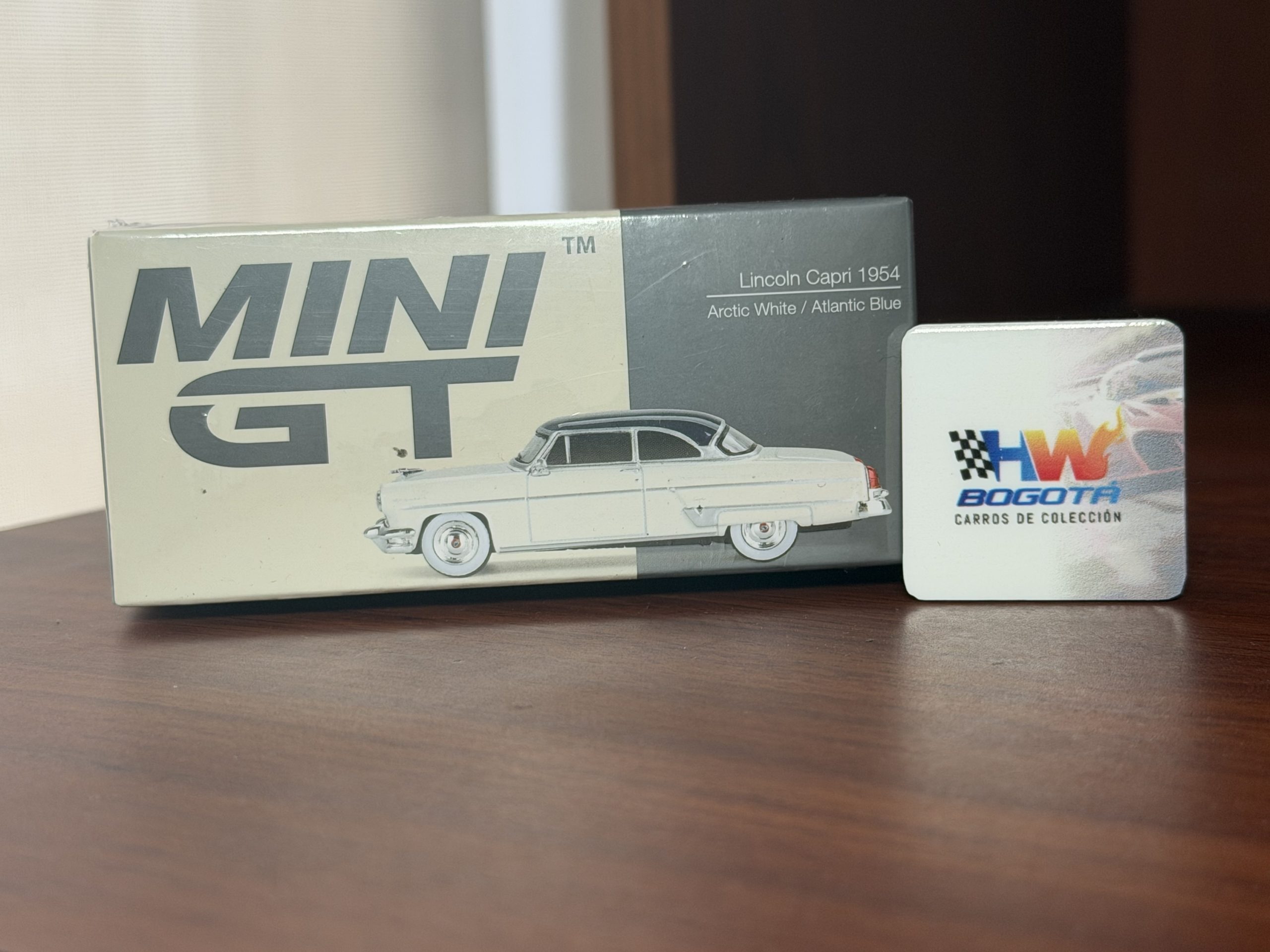 Mini GT 1:64 Lincoln Capri 1954 Blanco