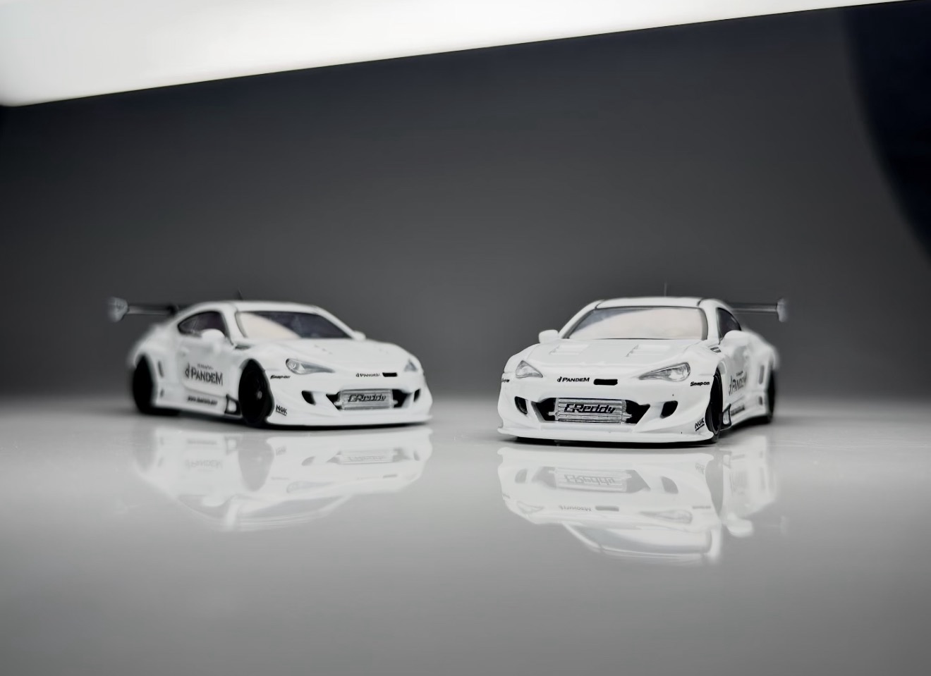 FG 1/64 Subaru Pandem BRZ Blanco con puertas móviles - Imagen 5