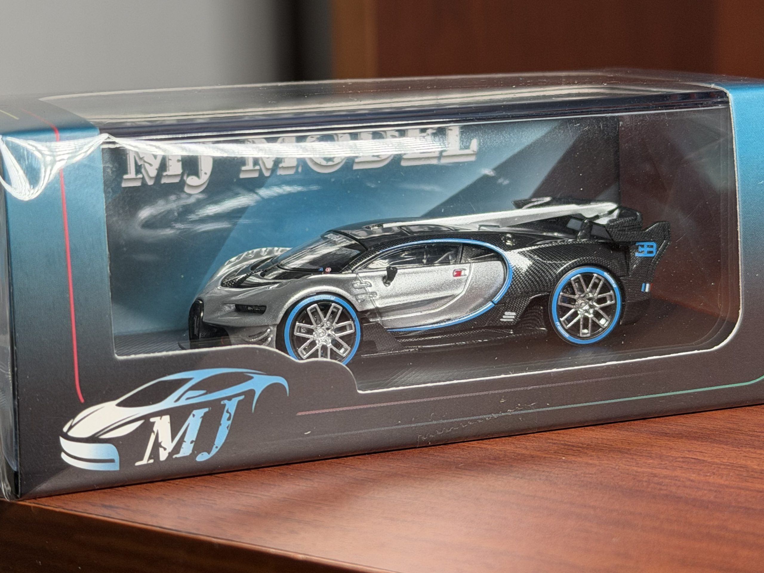 MJ Model 1:64 Bugatti Vison GT Gris