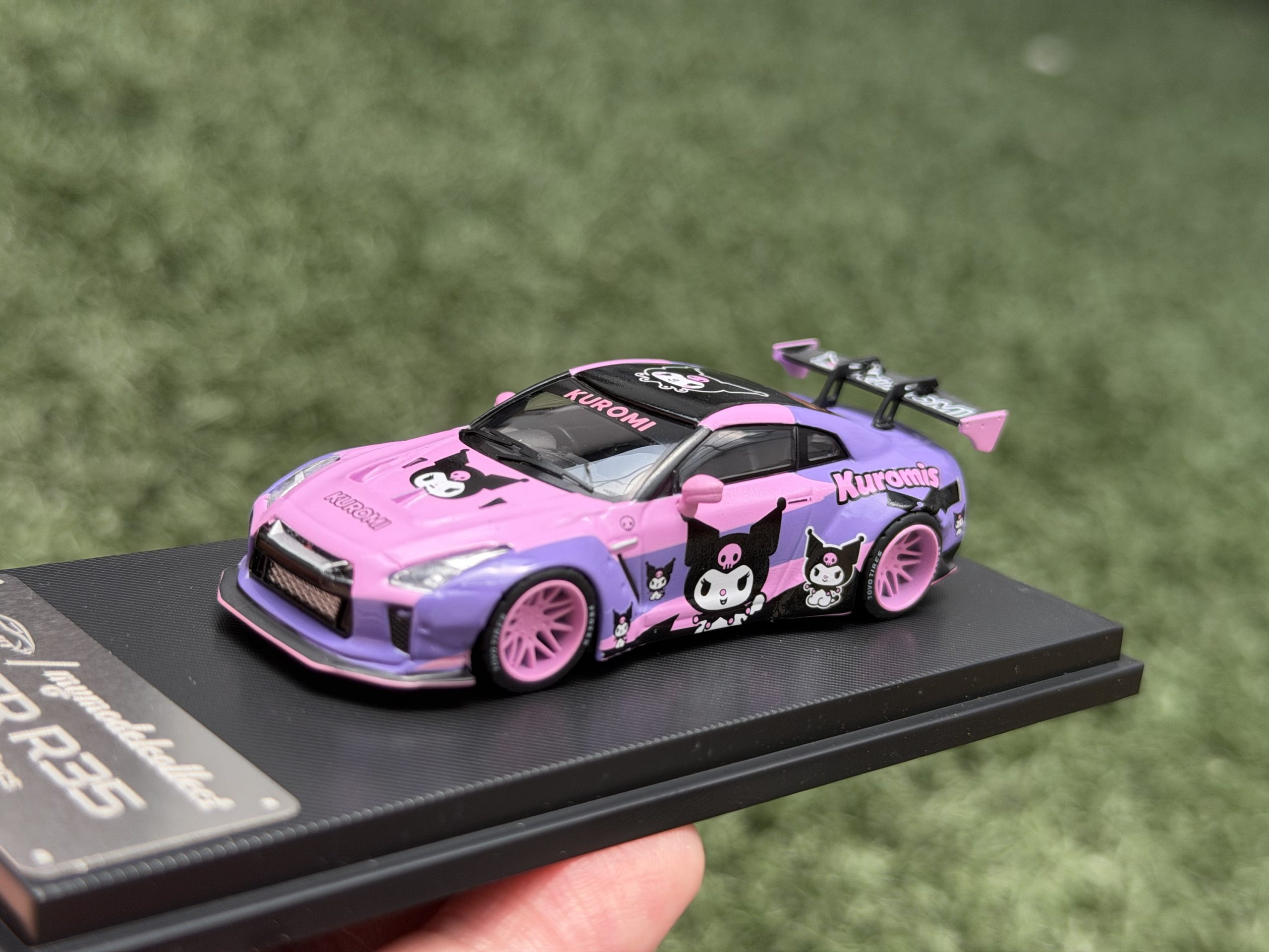 Mymodelcollect 1:64 Nissan GTR R35 Kuromi