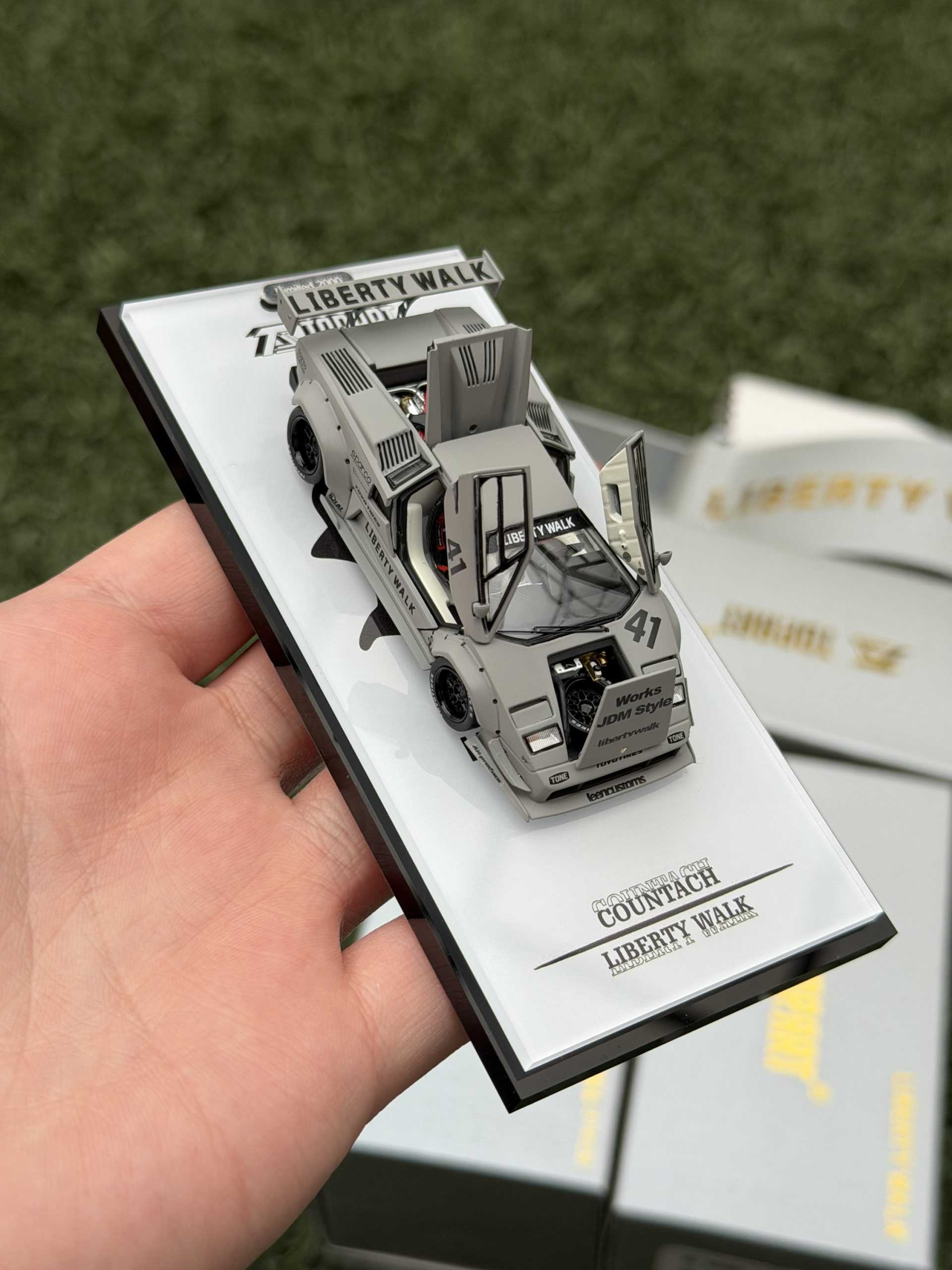 Top Art 1:64 Lamborghini Countach LBWK Zero Fighter