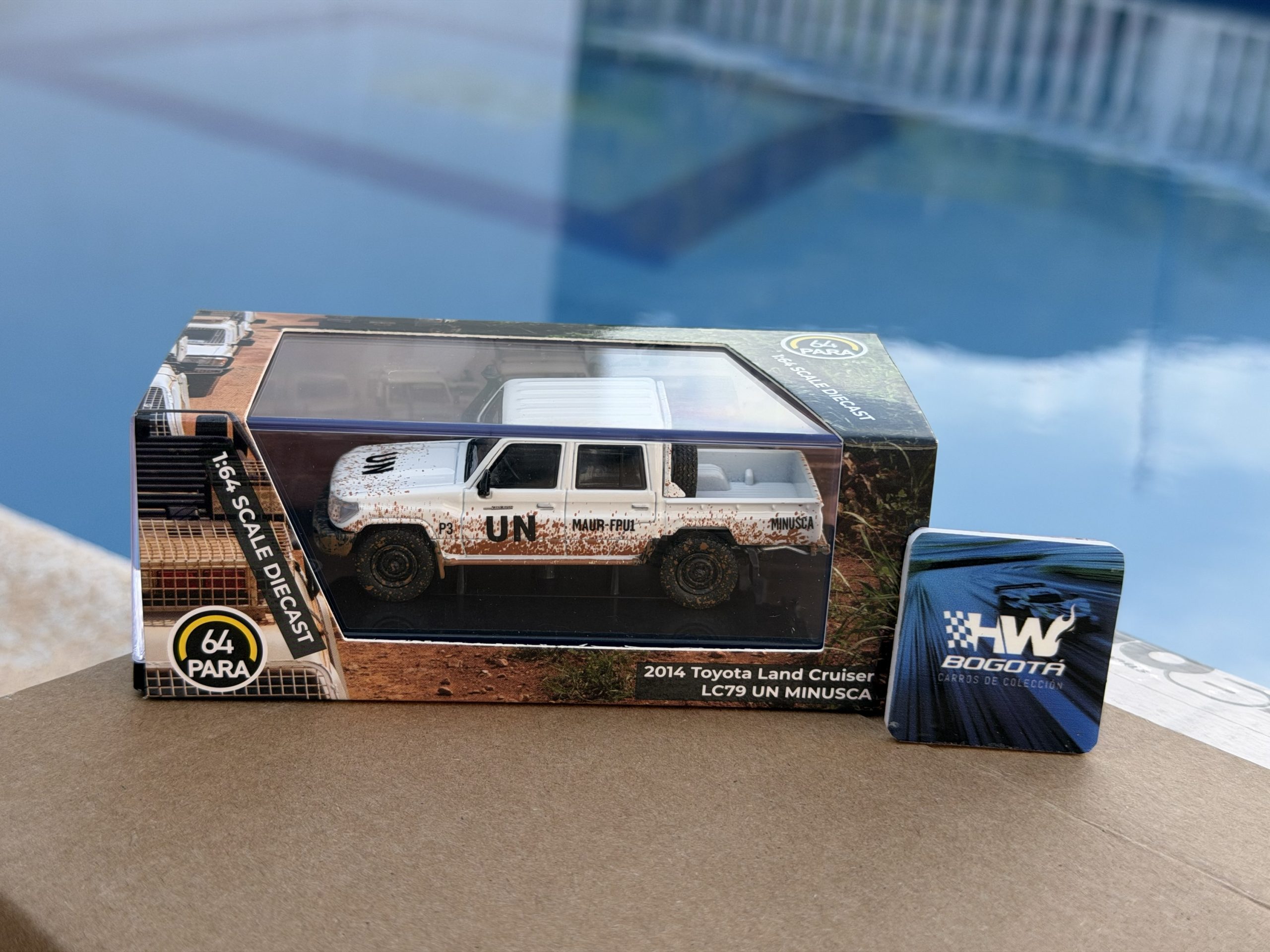 PARA64 1/64 2014 Toyota Land Cruiser LC79 Naciones Unidas LHD Efecto Barro - Imagen 6
