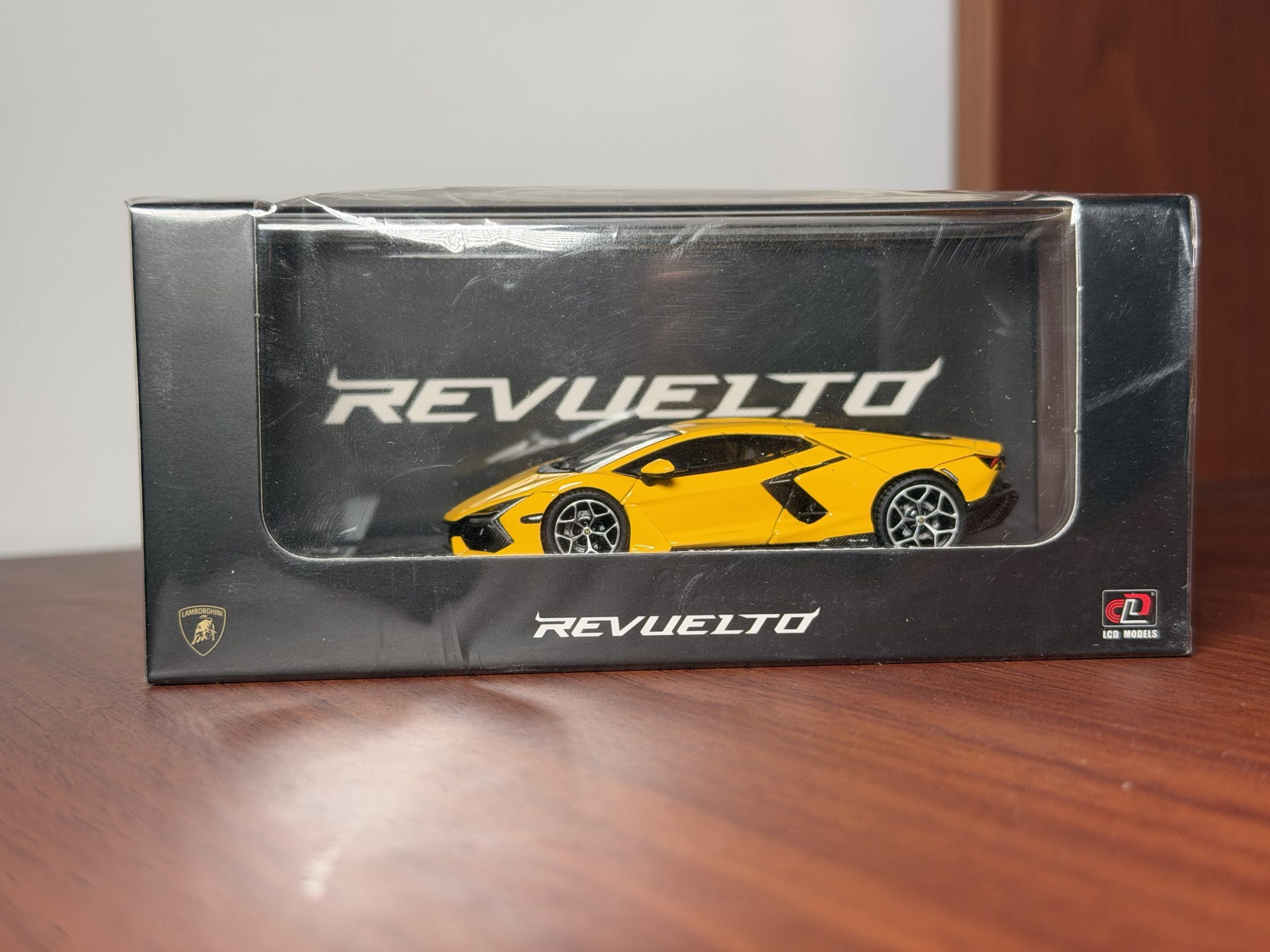 LCD 1:64 Lamborghini Revuelto Amarillo - Imagen 2