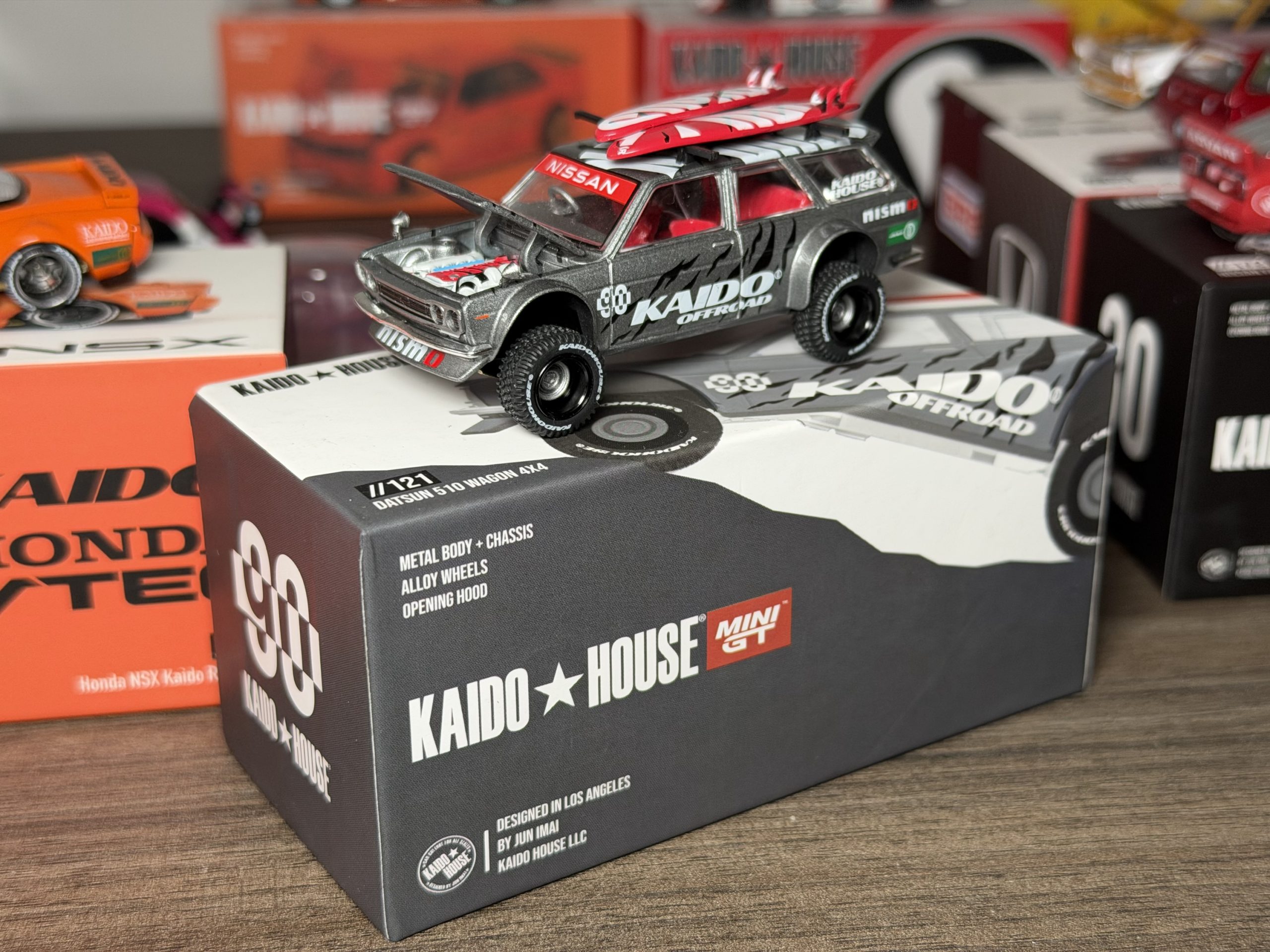 Kaido 1:64 Datsun 510 Wagon 4x4 Grey (Empaque Abierto)