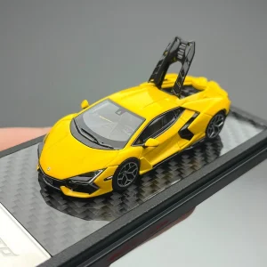 LCD 1:64 Lamborghini Revuelto Amarillo