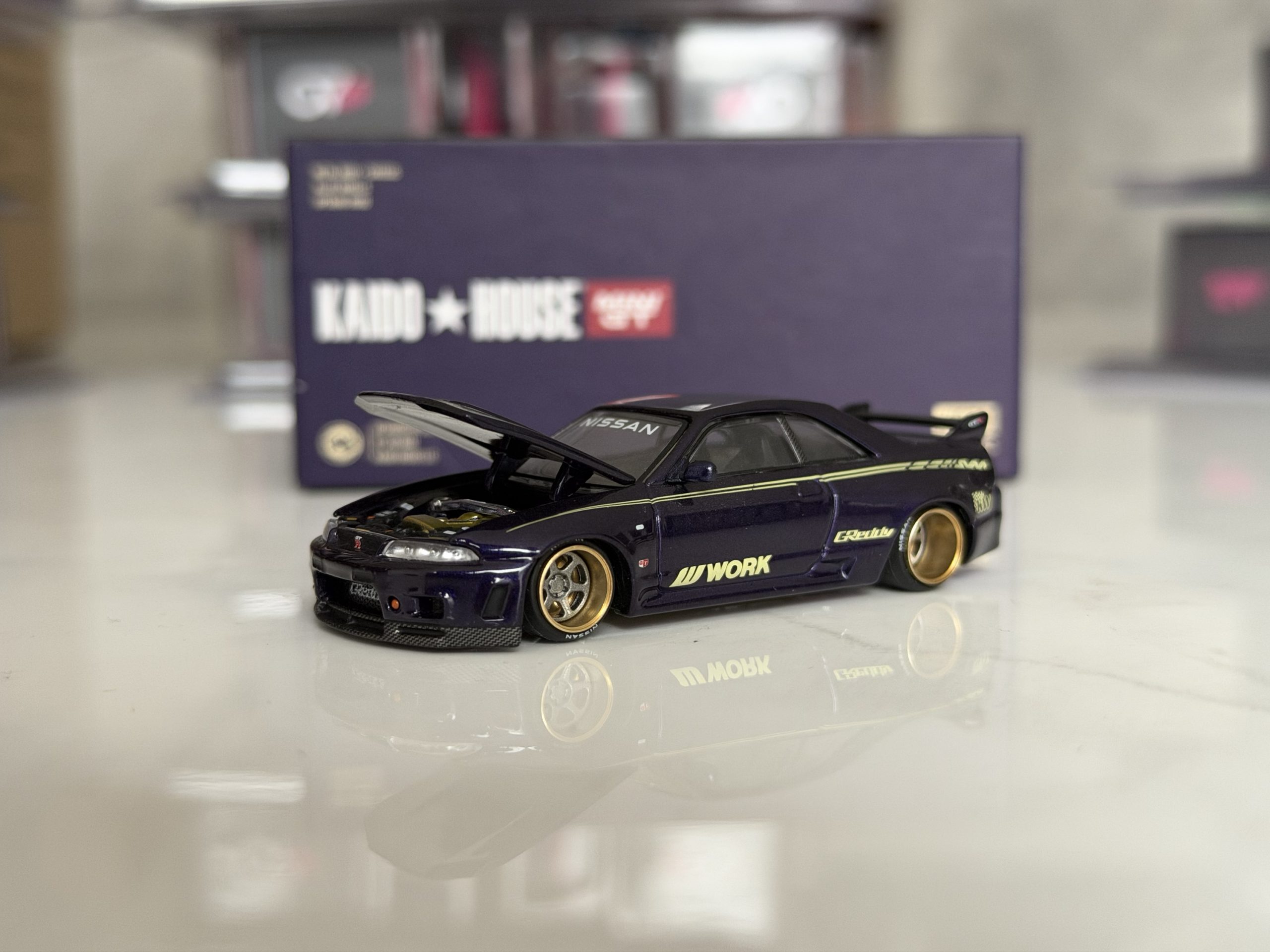 Kaido House x Mini GT 1:64 Nissan Skyline GT-R (R33) Kaido Works