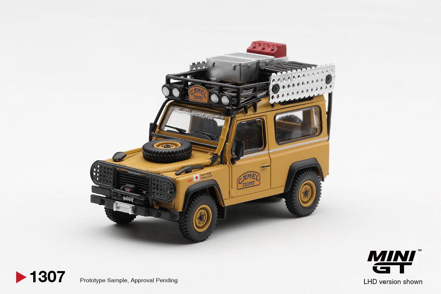 *PREORDEN* Mini GT 1:64 Land Rover Defender 90 1985 Camel Trophy Borneo Team Japan