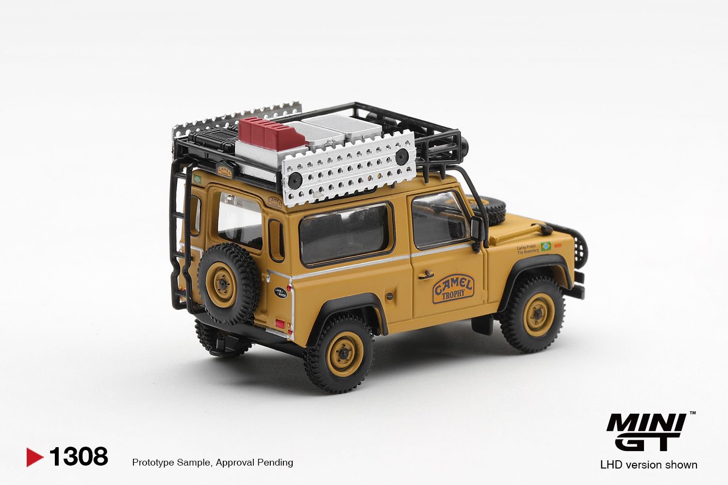 *PREORDEN* Mini GT 1:64 Land Rover Defender 90 1985 Camel Trophy Borneo Team Brazil 1985 - Imagen 3