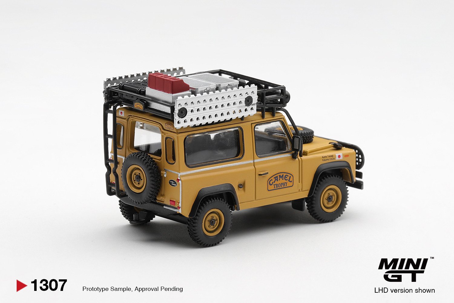 *PREORDEN* Mini GT 1:64 Land Rover Defender 90 1985 Camel Trophy Borneo Team Japan - Imagen 2