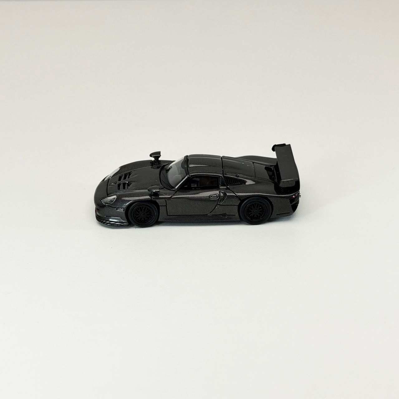 *PREORDEN* Transcend model 1:64 Porsche 911 GT1 24h LeMans 1997 acabado Fibra de Carbono - Imagen 4