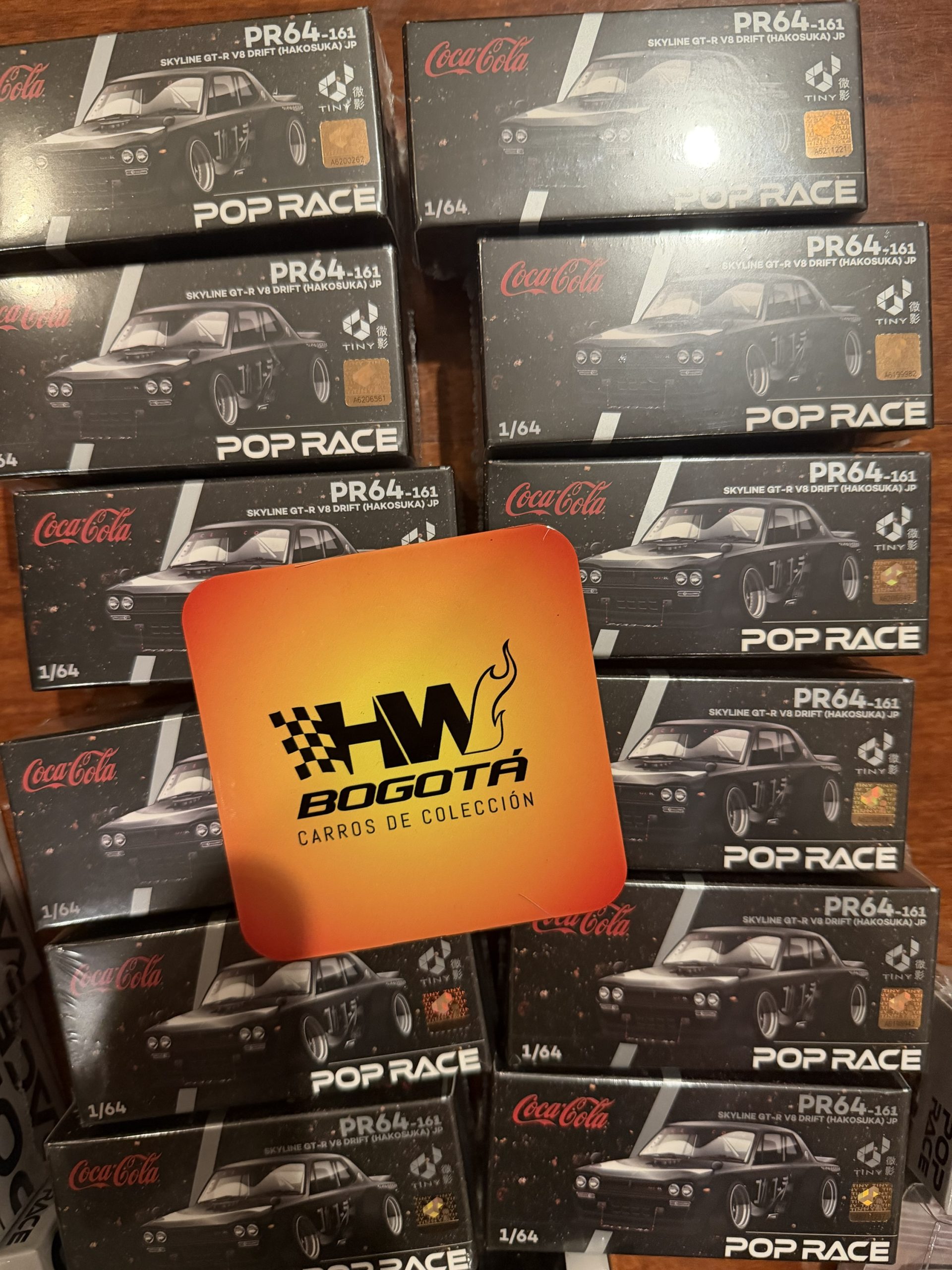 POPRACE 1/64 SKYLINE GT-R DRIFT (HAKOSUKA) - COCA COLA ZERO JP BLACK CHROME - Imagen 4