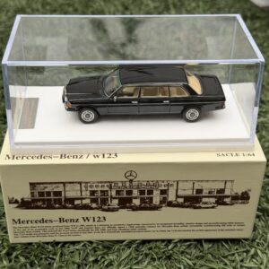 GOC 1:64 Mercedes 230E LIMO Negra W123 (828 unds fabricadas)