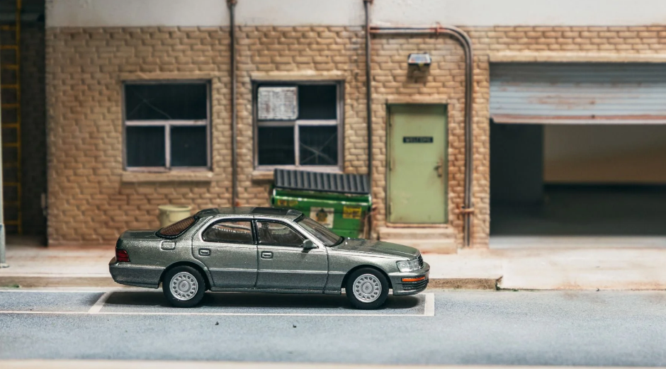 Tarmac Works 1:64 Lexus LS400 (UCF10) Flint Grey - Imagen 3