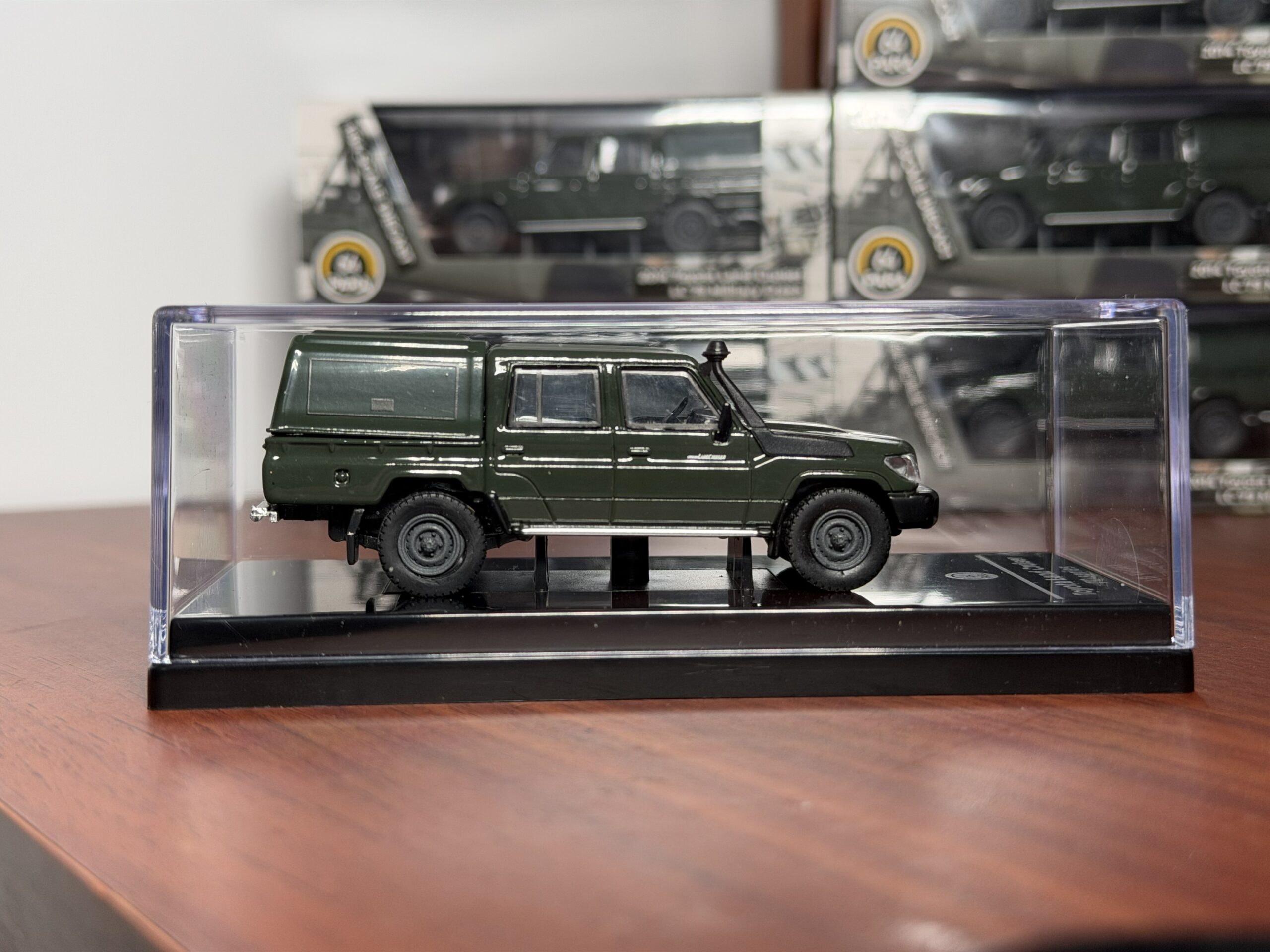 Para64 1/64 2014 Toyota Land Cruiser LC79 Military Green - Imagen 3