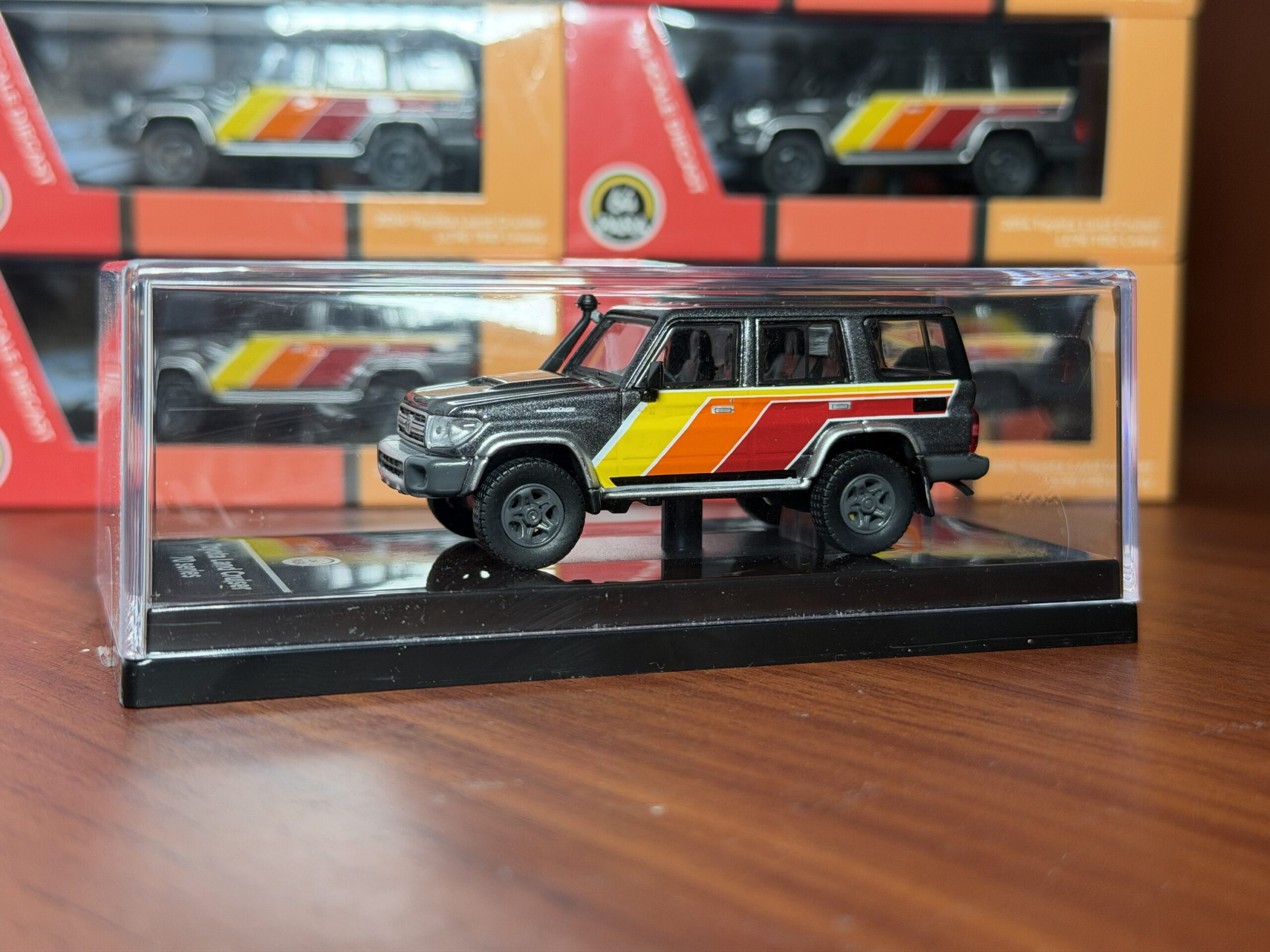 Para64 1:64 2014 Toyota Land Cruiser LC76 TRD Livery - Imagen 3