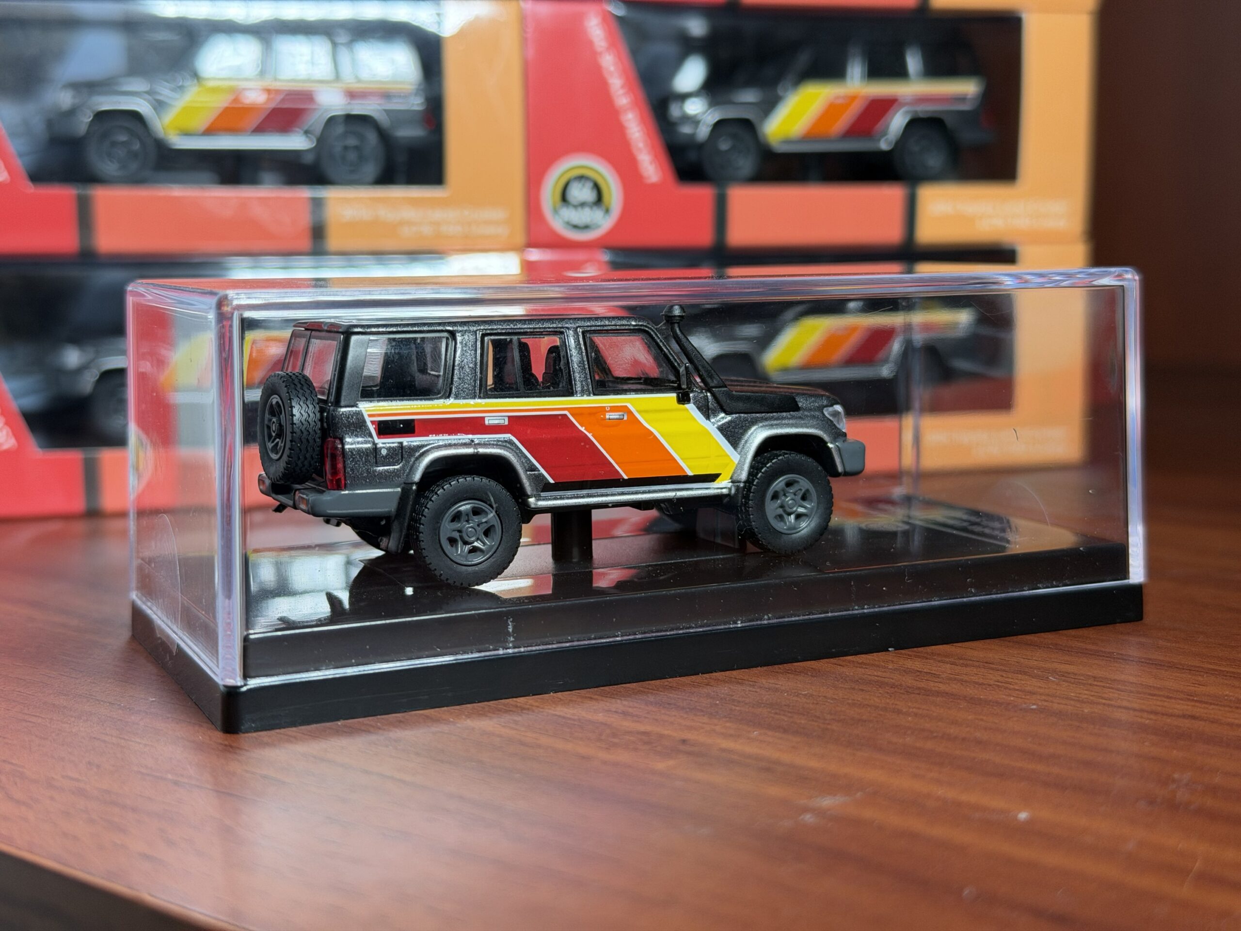 Para64 1:64 2014 Toyota Land Cruiser LC76 TRD Livery - Imagen 2