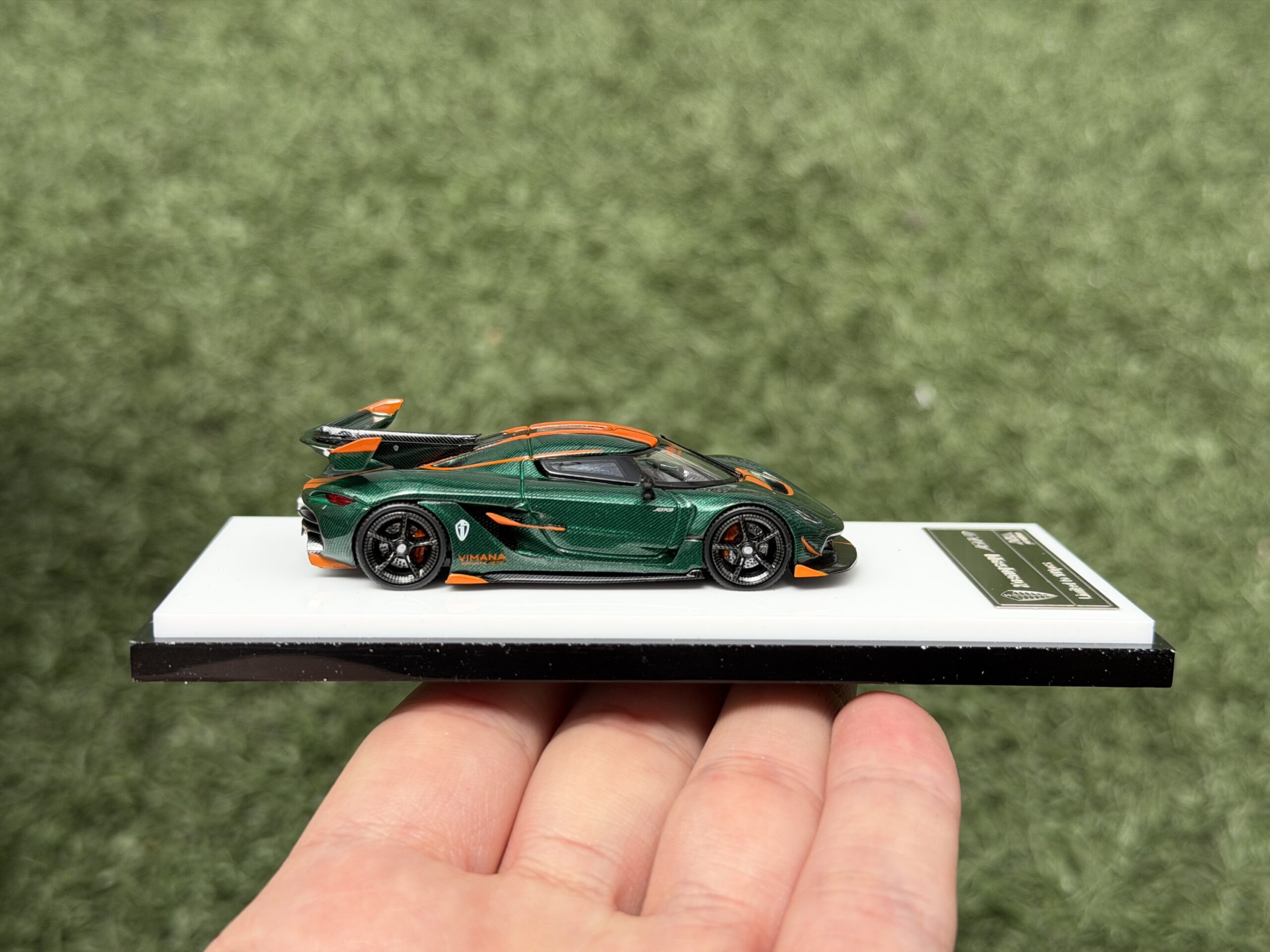 HKM Premium 1:64 Koenigsegg Jesko Attack Fibra de Carbono Verde - Imagen 6