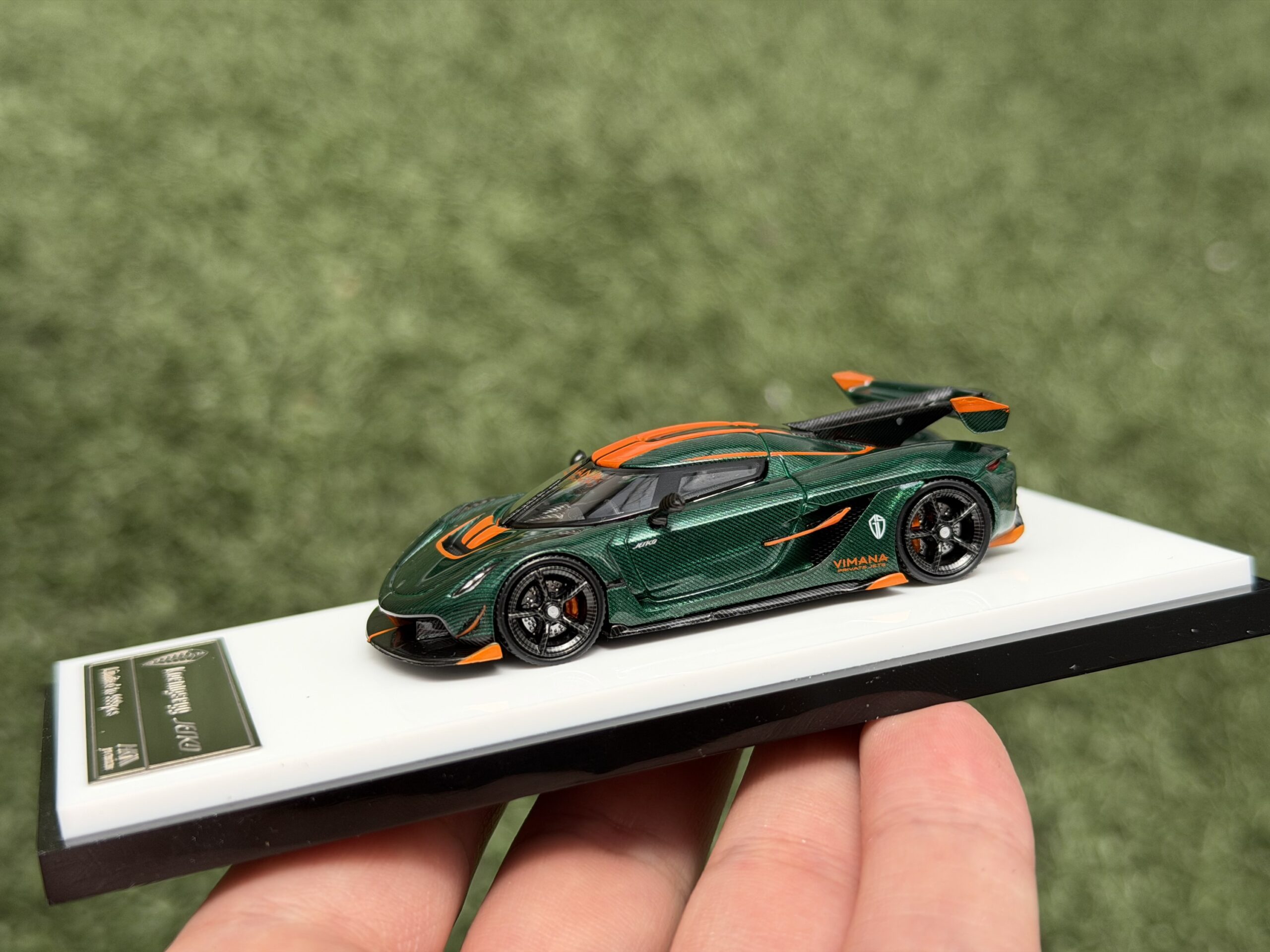 HKM Premium 1:64 Koenigsegg Jesko Attack Fibra de Carbono Verde