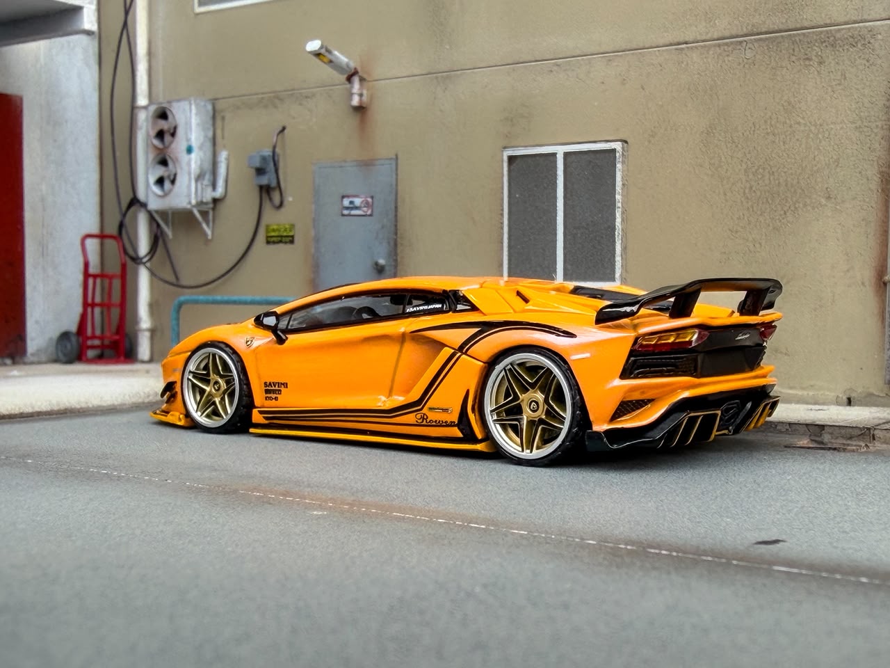 *PREORDEN* Rotating Wheel 1/64 Rowen Aventador S Iridescent Yellow - Imagen 6