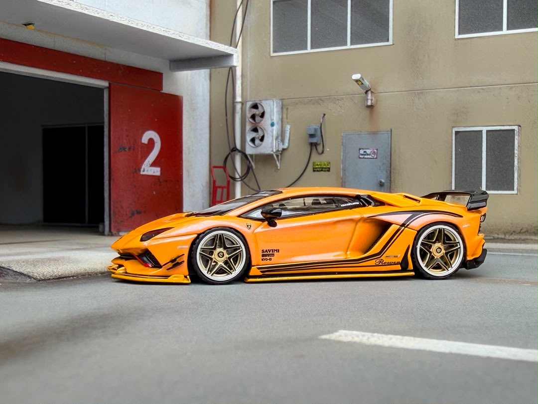*PREORDEN* Rotating Wheel 1/64 Rowen Aventador S Iridescent Yellow - Imagen 4