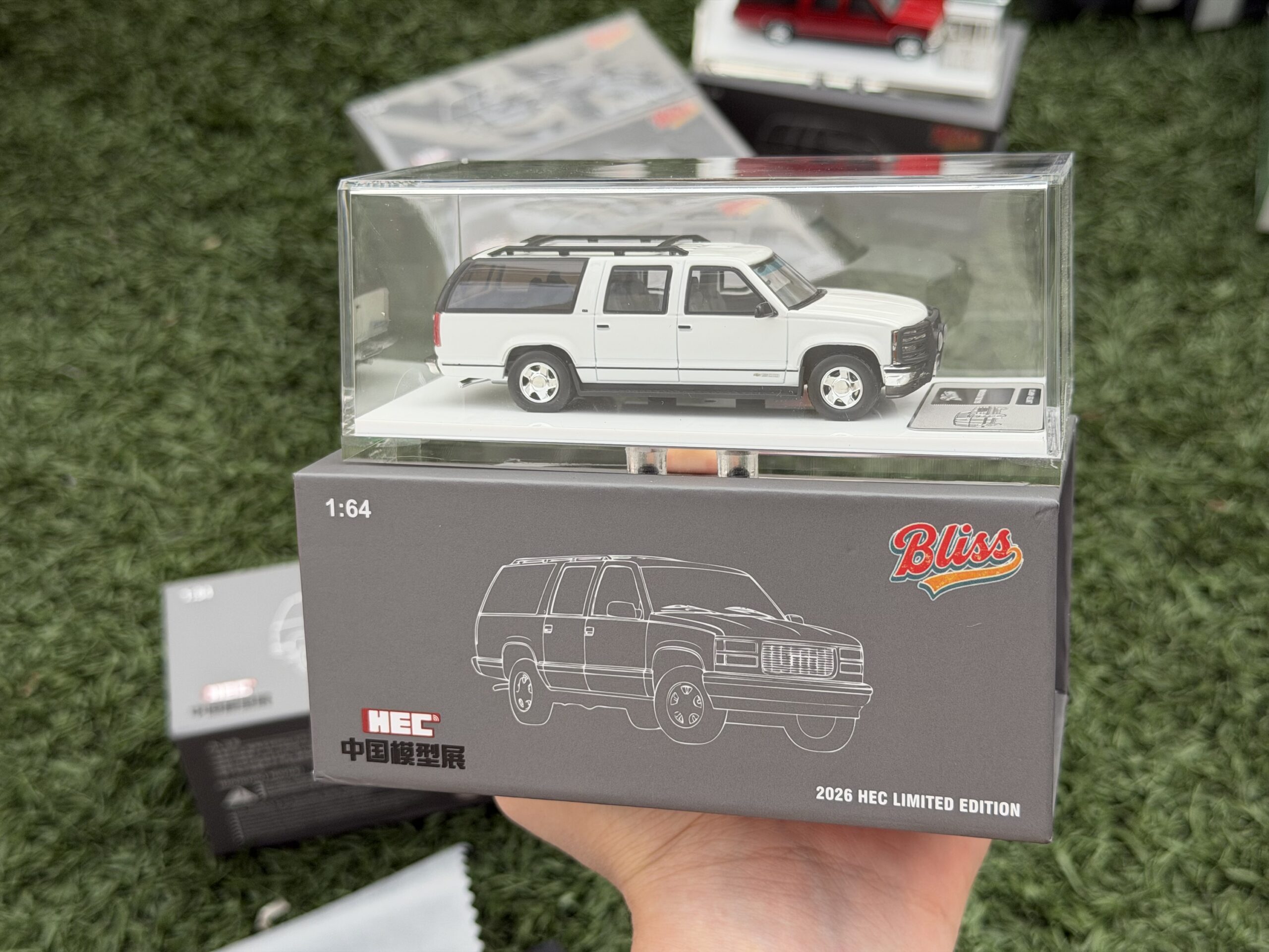 Bliss 1:64 GMC Suburban GMT400 Blanco - Imagen 8