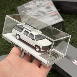 Bliss 1:64 GMC Suburban GMT400 Blanco