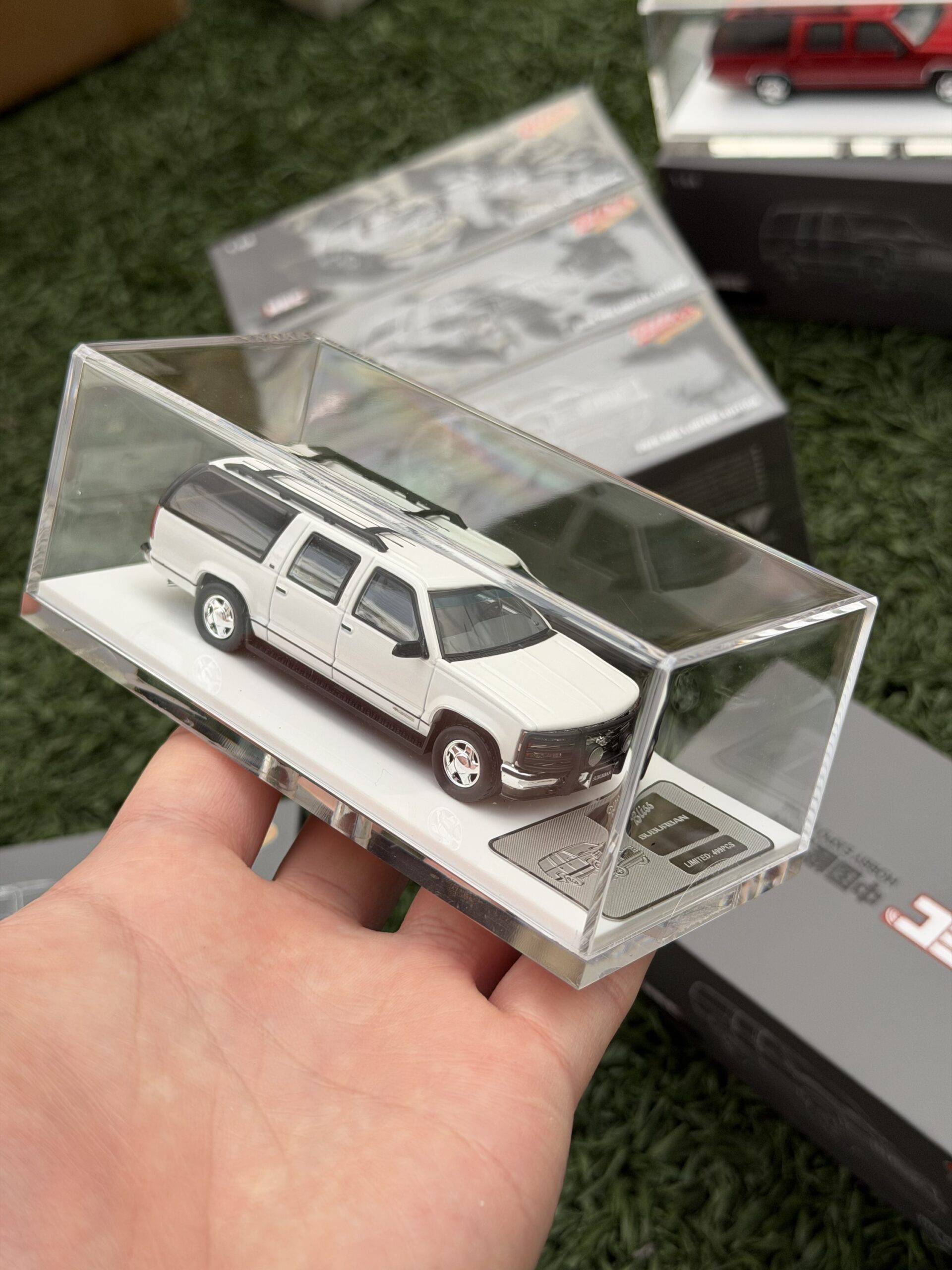 Bliss 1:64 GMC Suburban GMT400 Blanco