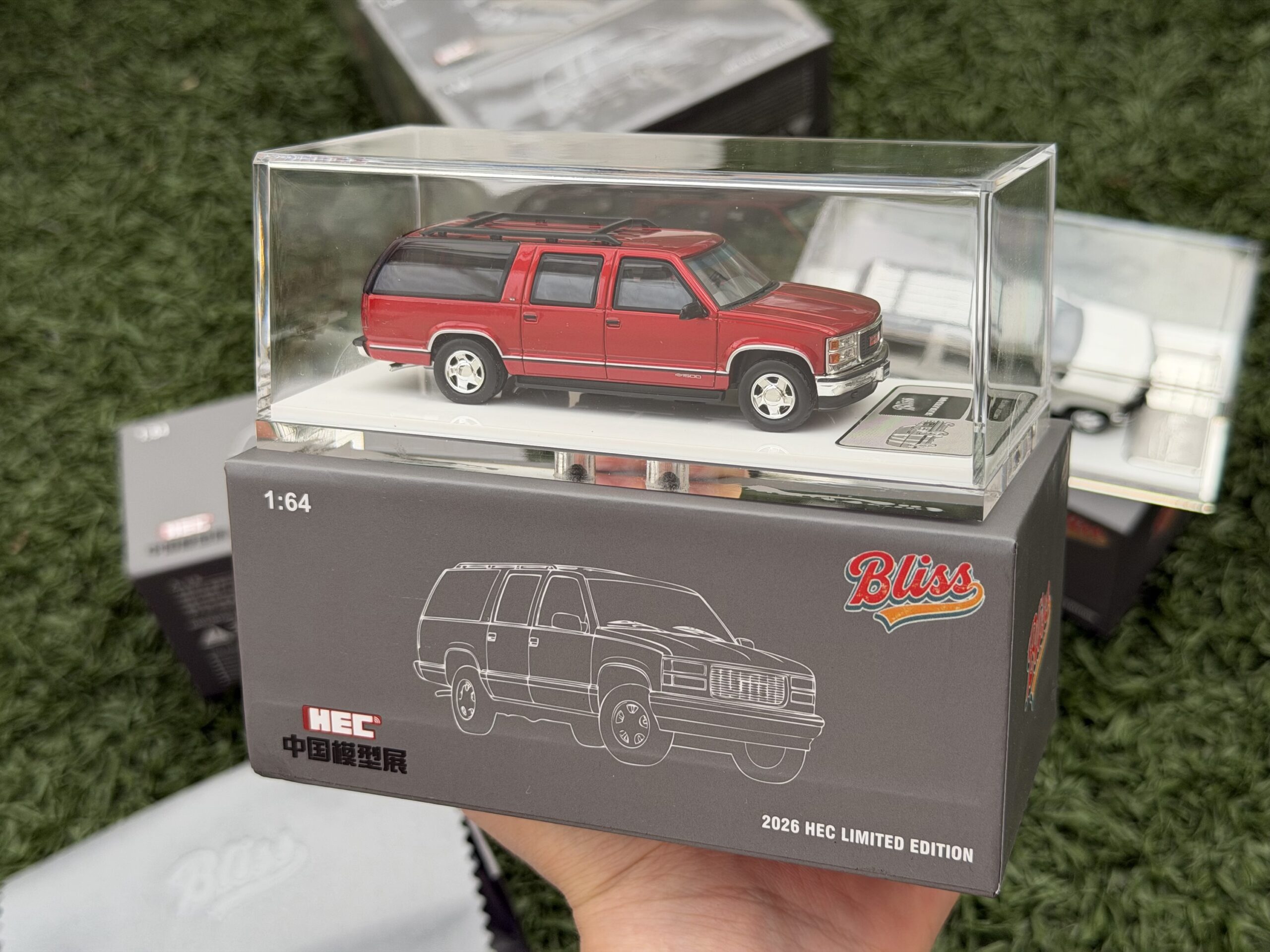 Bliss 1:64 GMC Suburban GMT400 Rojo