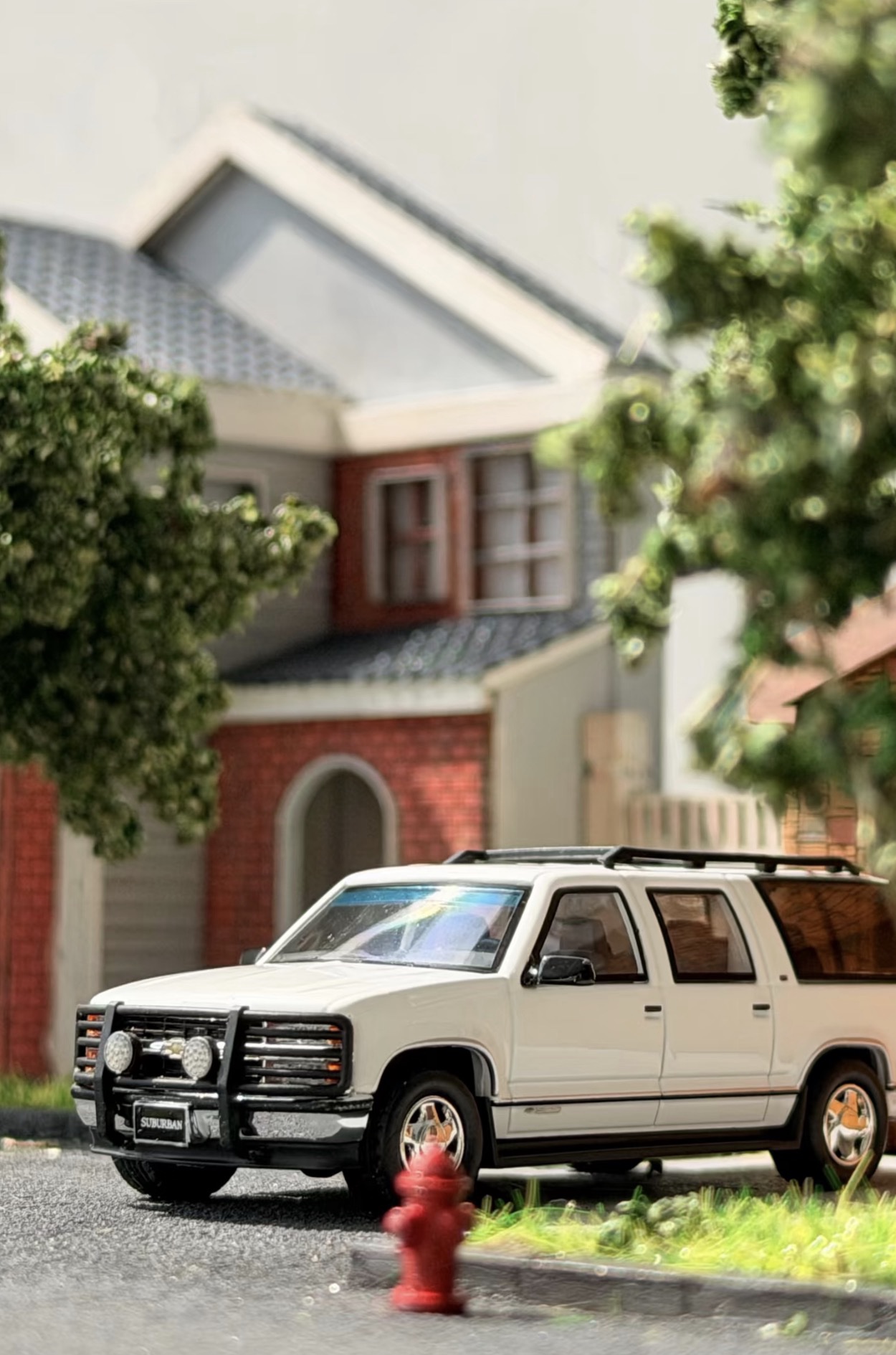 Bliss 1:64 GMC Suburban GMT400 Blanco - Imagen 6