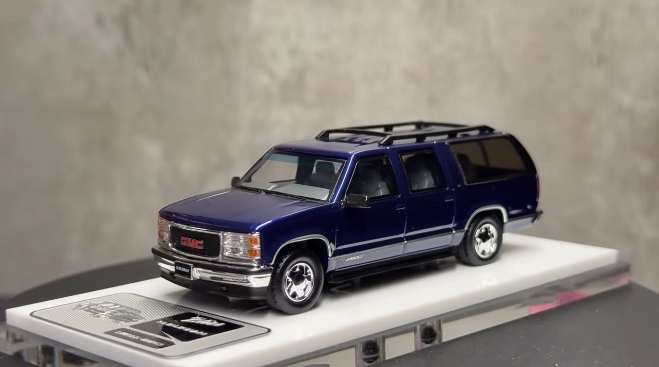 Bliss 1:64 GMC Suburban GMT400 Azul - Imagen 2