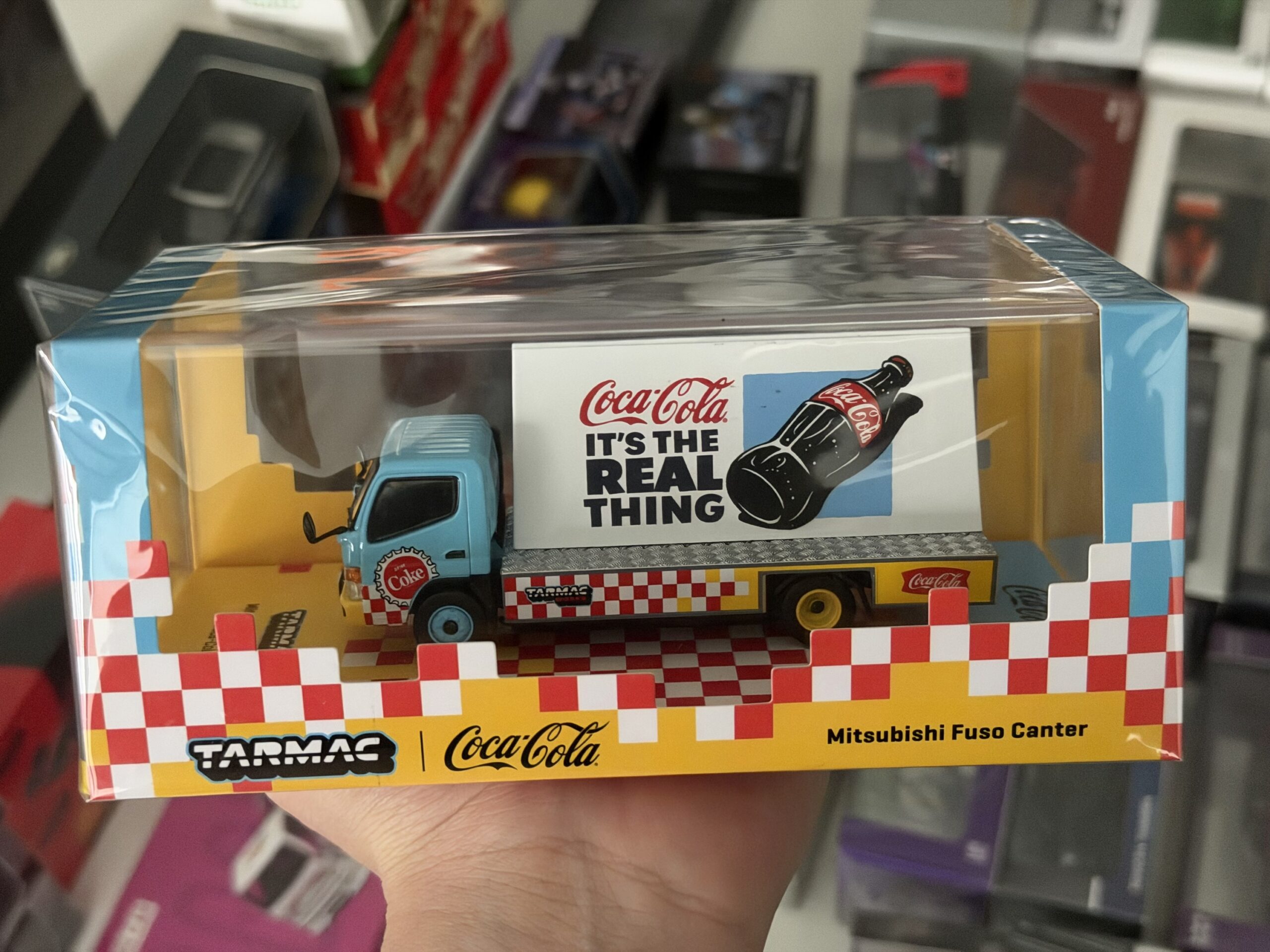 Tarmac 1:64 Mitsubishi Fuso Canter - Advertisement Truck COCA- COLA - Imagen 6