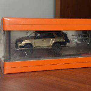 GCD 1:64 Toyota 4Runner Champagne con Accesorios