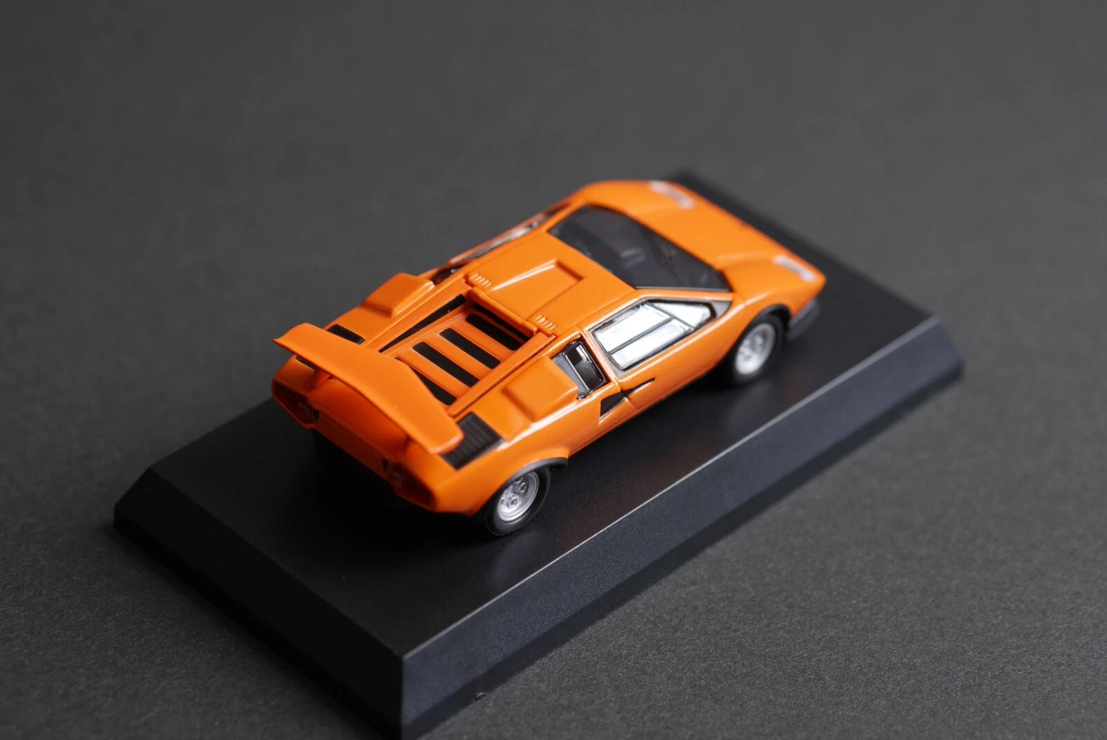 Kyosho 1:64 Lamborghini Countach LP500S Naranja - Imagen 3